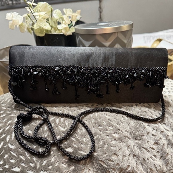 La Regale Handbags - Elegant Black Beaded Clutch